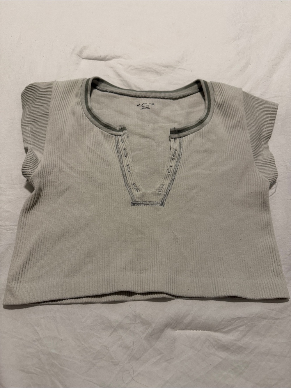 Urban Outfitters - Ribbed Scoop Neck Crop Top in Light Grey